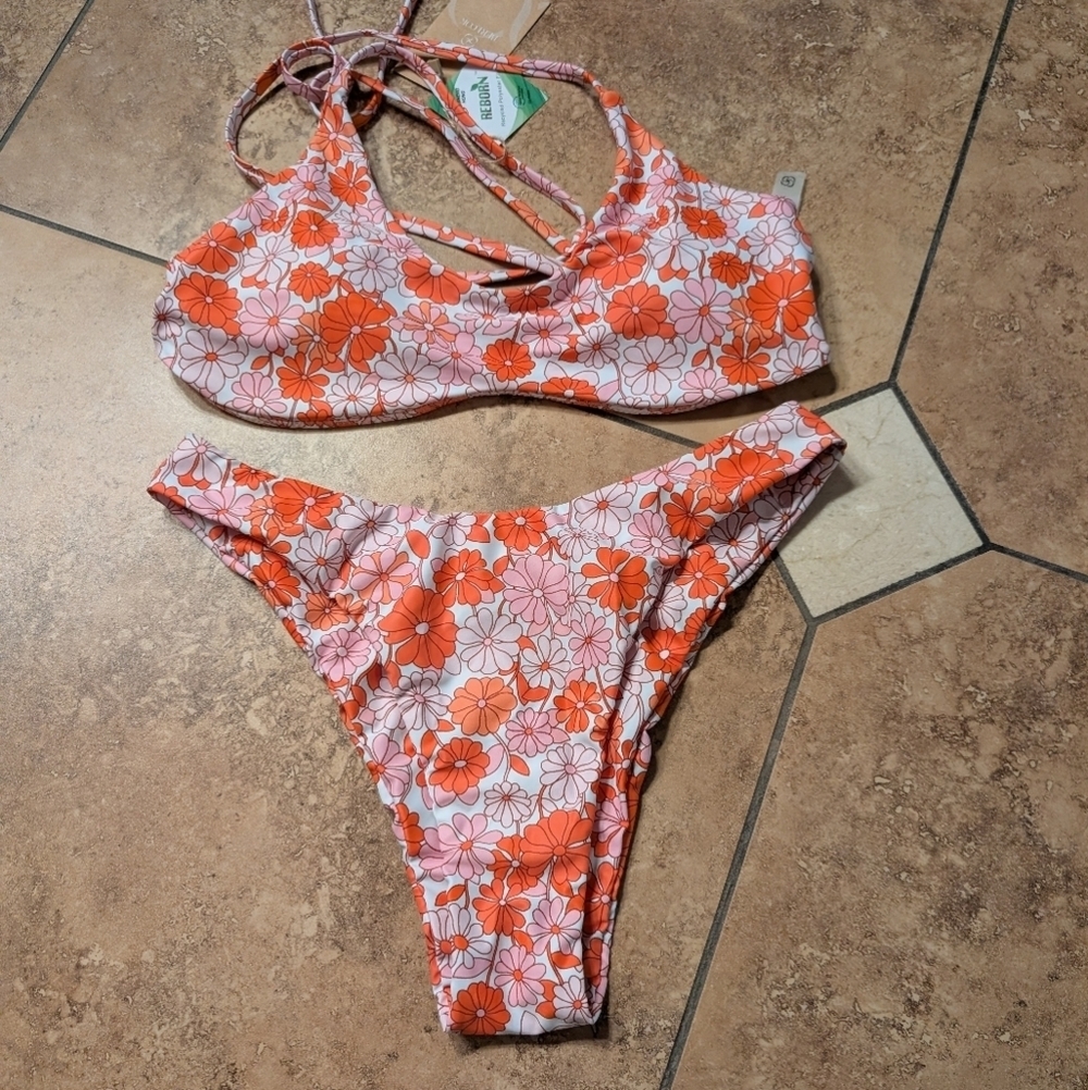 Berlook / NWT / Orange Floral Bikini set Medium And Large